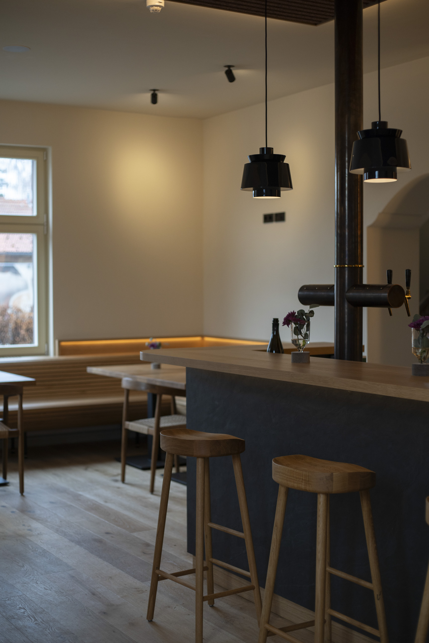 10Interior Restaurant bar