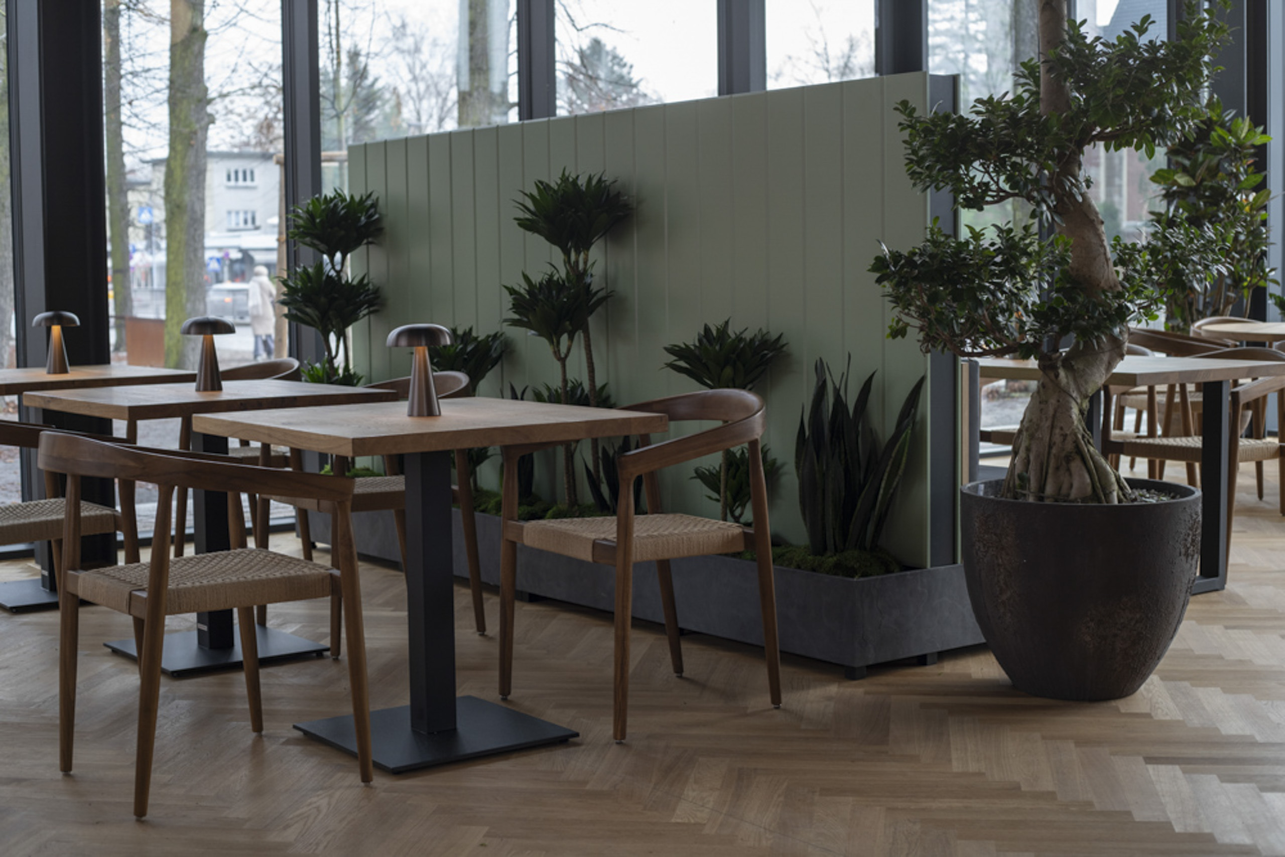 13Interior Restaurant