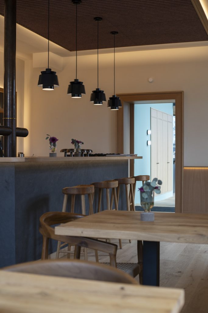 14Interior Restaurant bar