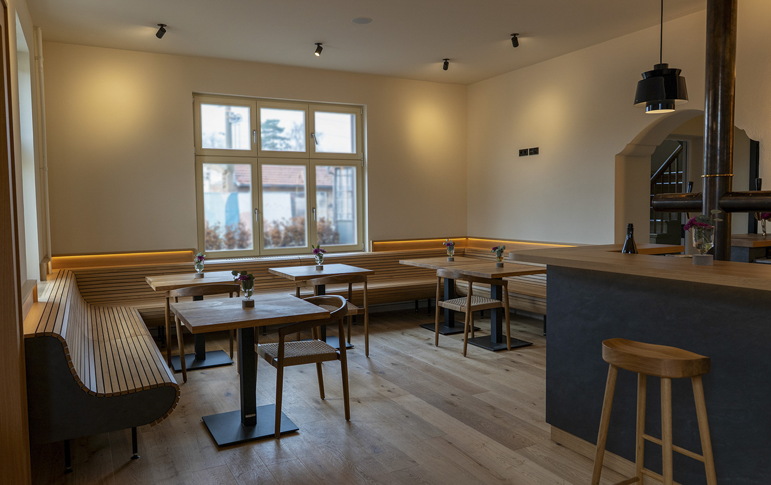 15Interior Restaurant bar