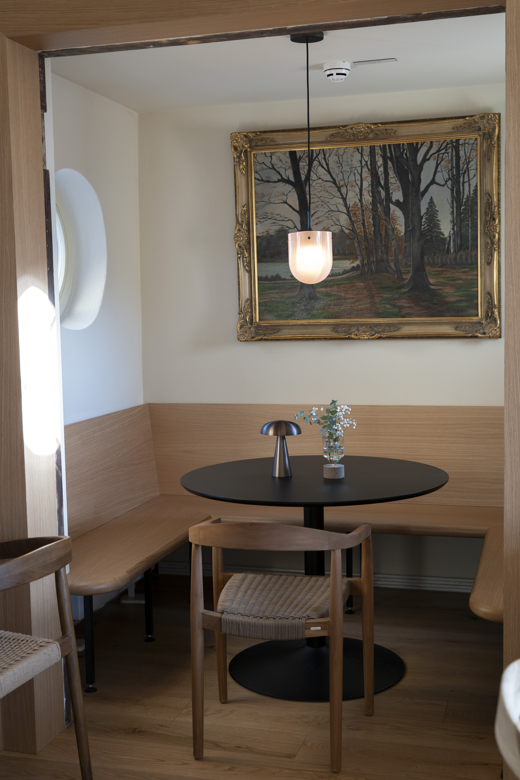 16Interior Restaurant bar