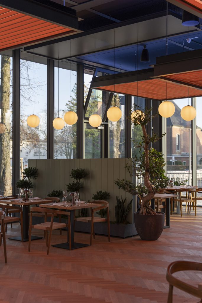 17Interior Restaurant