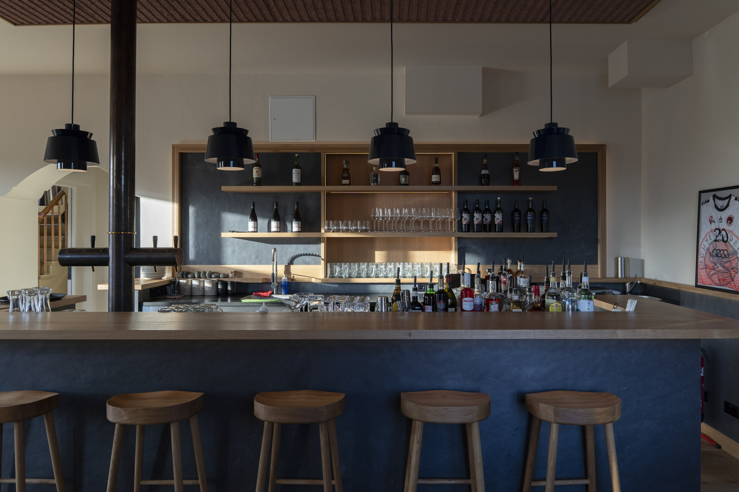 17Interior Restaurant bar