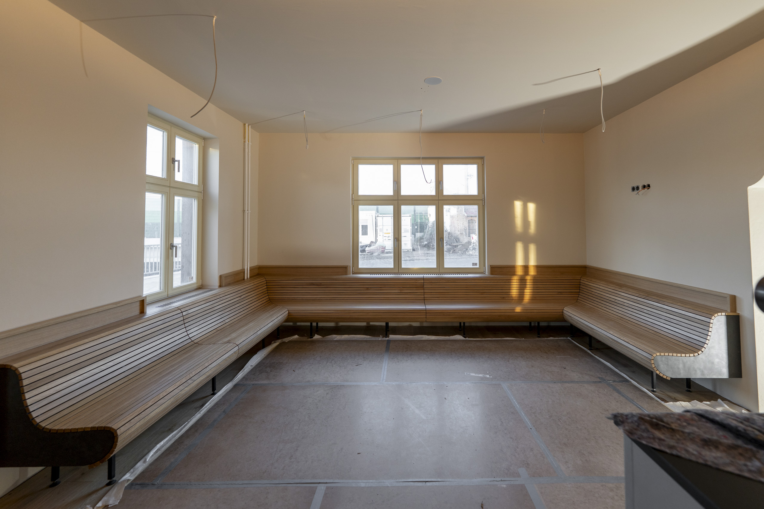 5Interior Restaurant bar